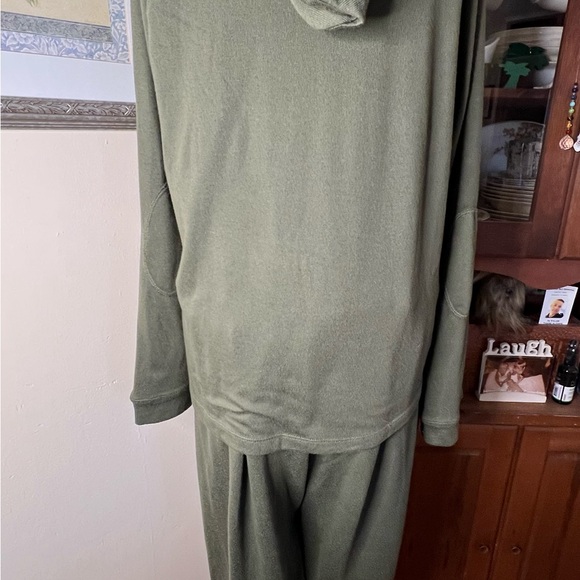 Koolaburra by UGG lounge set like new! Size large. - Picture 3 of 6